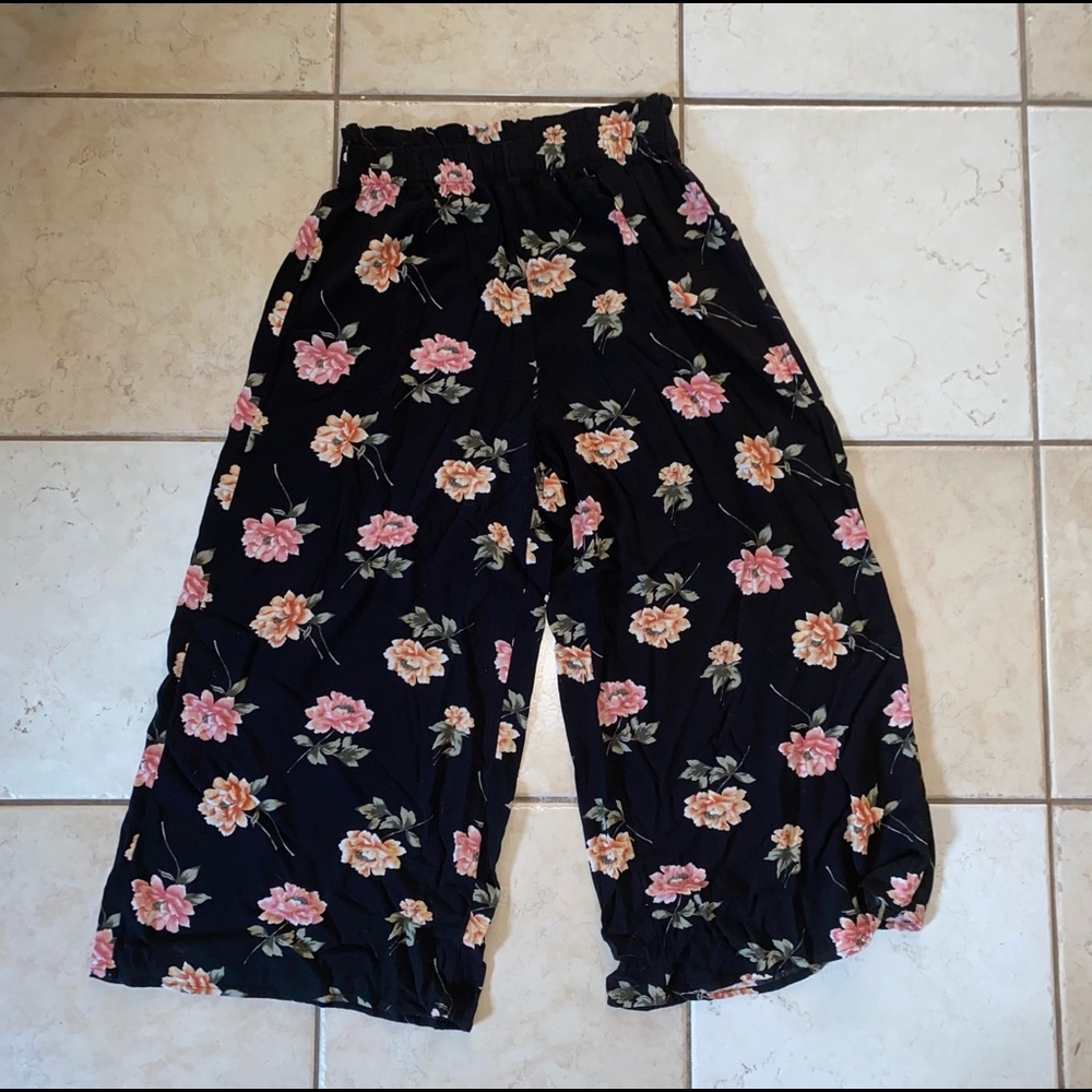 American Eagle floral flowy plants